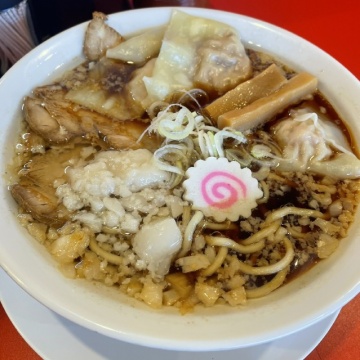 背脂ワンタン麺