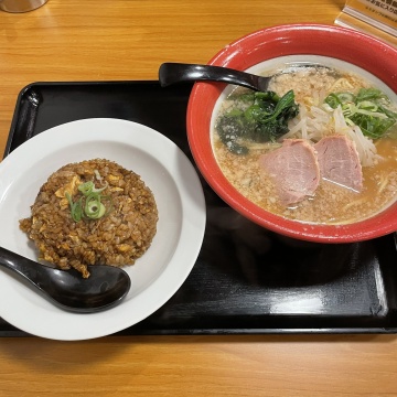 ばんぶる麺と黒焼飯セット