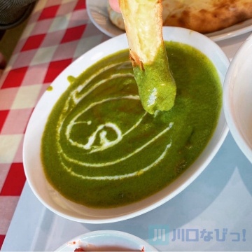 チキンほうれん草の緑のカレー